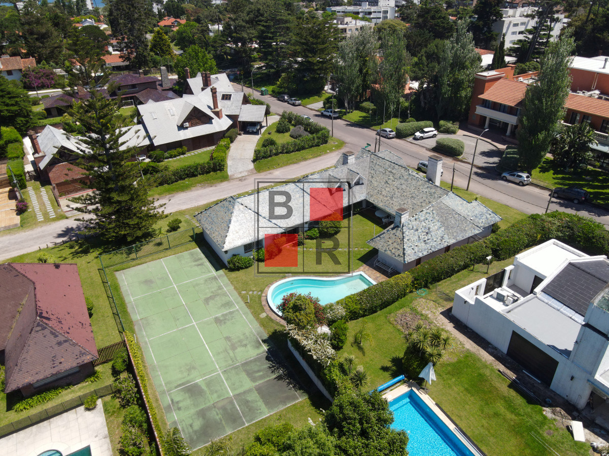 Casa ID.1116 - Casa en Mansa, 3 dormitorios y servicio