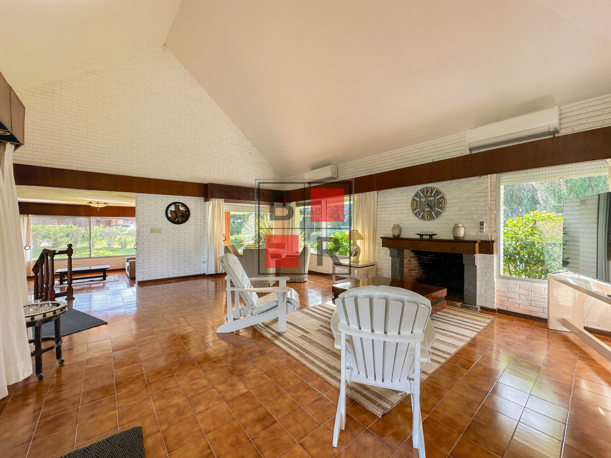 Casa ID.1116 - Casa en Mansa, 3 dormitorios y servicio