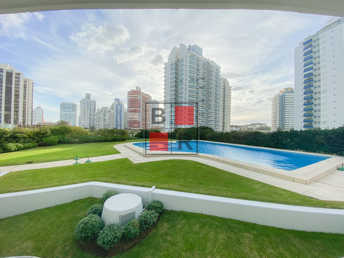 Apartamento ID.1460 - Piso alto en Brava, 3 suites más dependencia