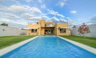 Casa con vista a Laguna del Diario, 3 dormitorios más dependencia y piscina