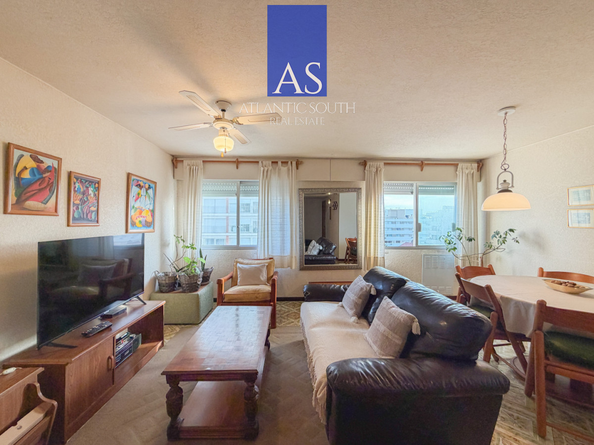 Apartamento ID.4679 - Apartamento en venta 1 dormitorio y medio con garage en Punta del Este
