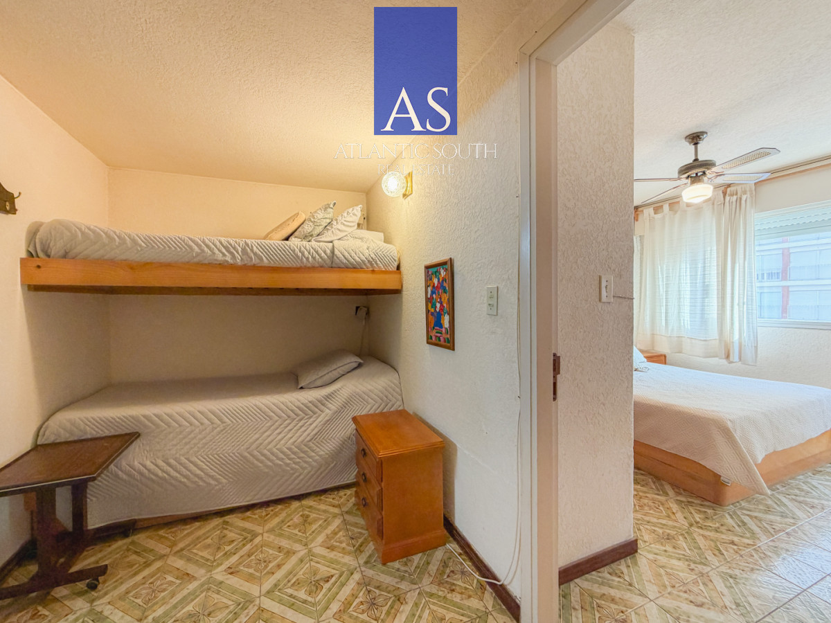 Apartamento ID.4679 - Apartamento en venta 1 dormitorio y medio con garage en Punta del Este