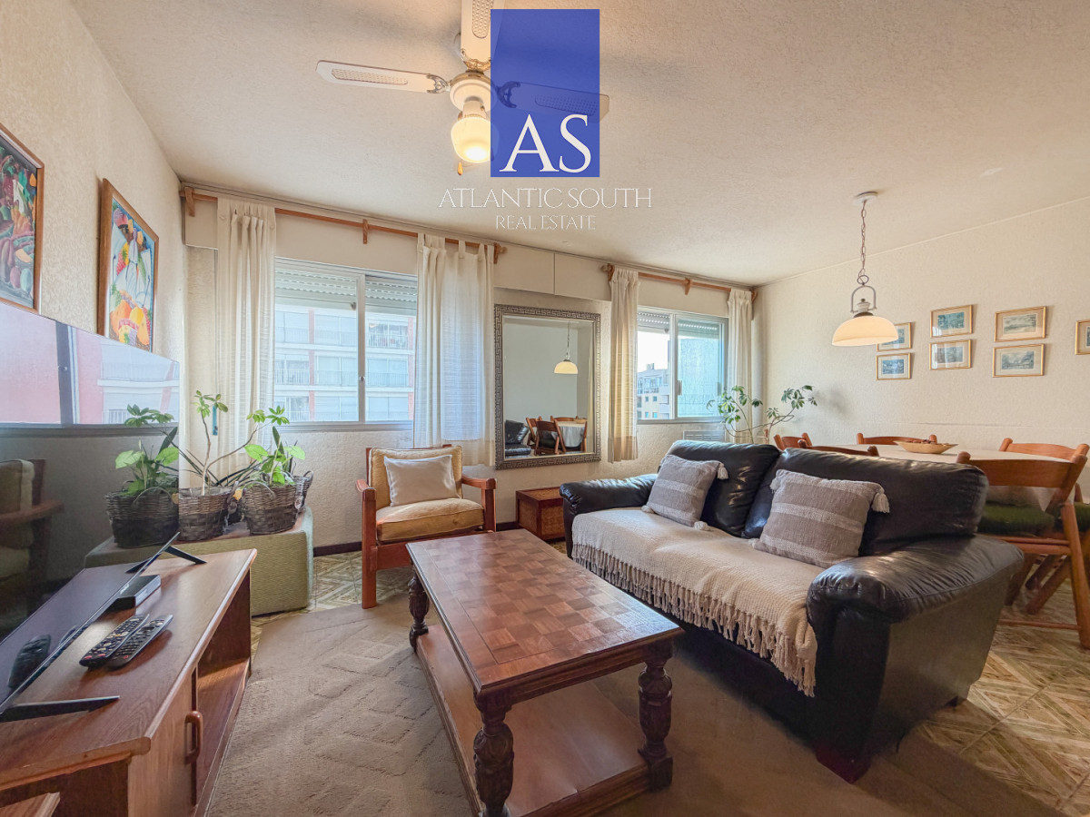 Apartamento ID.4679 - Apartamento en venta 1 dormitorio y medio con garage en Punta del Este