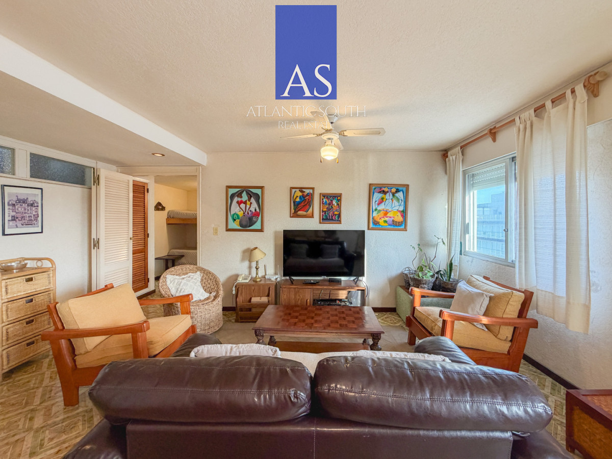 Apartamento ID.4679 - Apartamento en venta 1 dormitorio y medio con garage en Punta del Este