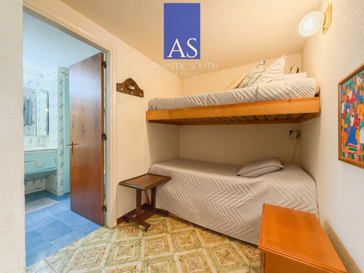 Apartamento ID.4679 - Apartamento en venta 1 dormitorio y medio con garage en Punta del Este