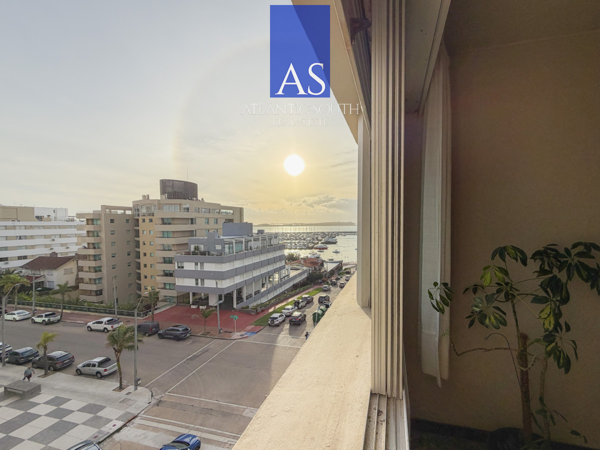 Apartamento ID.4679 - Apartamento en venta 1 dormitorio y medio con garage en Punta del Este