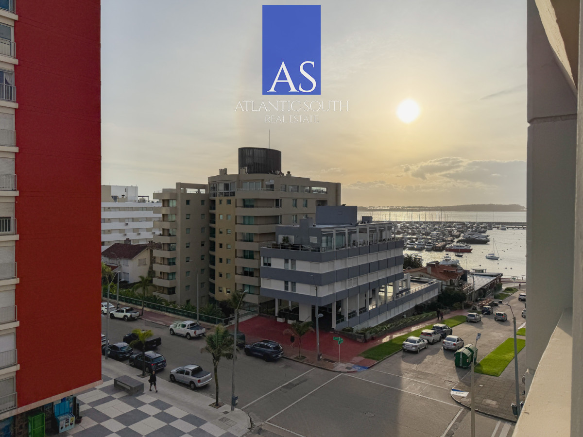Apartamento ID.4679 - Apartamento en venta 1 dormitorio y medio con garage en Punta del Este