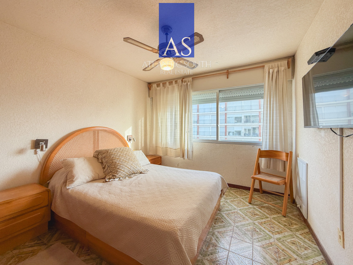 Apartamento ID.4679 - Apartamento en venta 1 dormitorio y medio con garage en Punta del Este