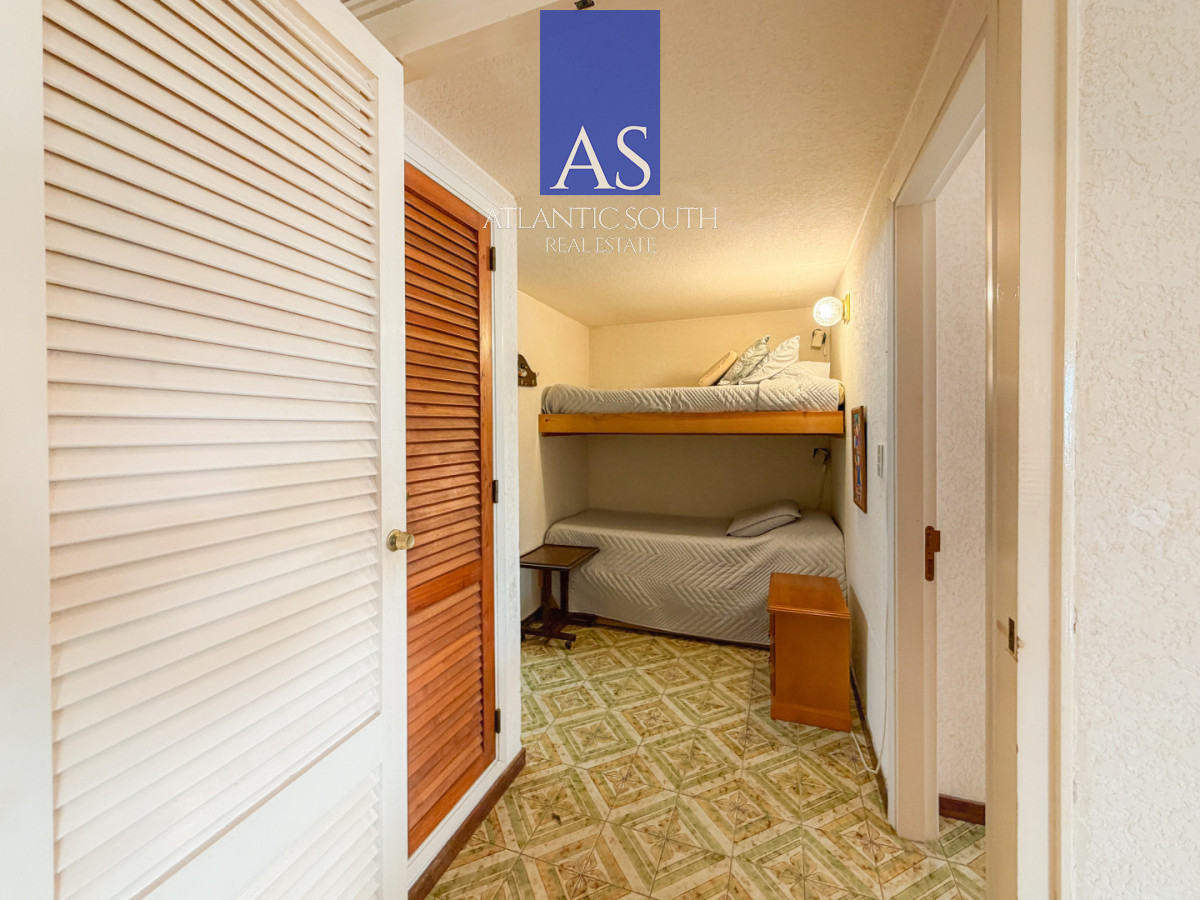 Apartamento ID.4679 - Apartamento en venta 1 dormitorio y medio con garage en Punta del Este