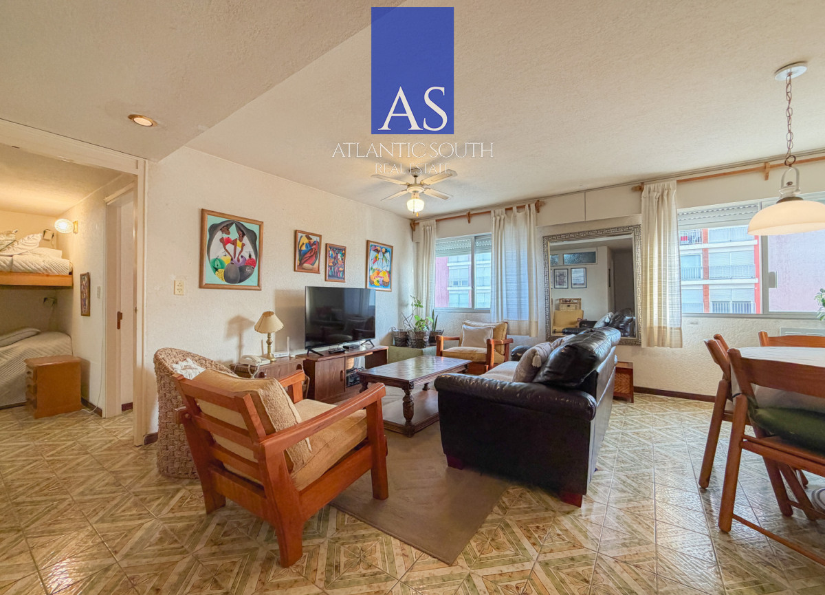 Apartamento ID.4679 - Apartamento en venta 1 dormitorio y medio con garage en Punta del Este