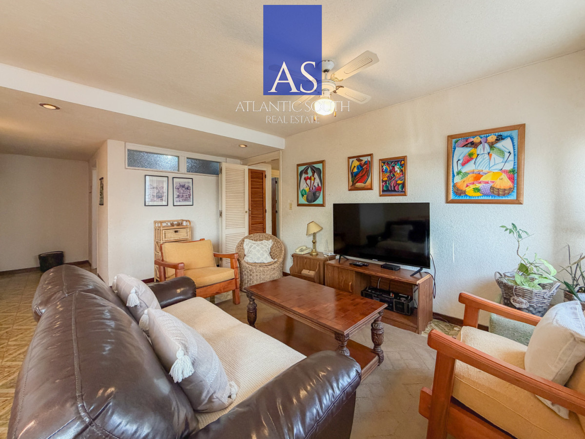 Apartamento ID.4679 - Apartamento en venta 1 dormitorio y medio con garage en Punta del Este