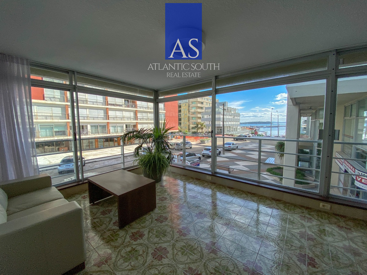 Apartamento ID.4679 - Apartamento en venta 1 dormitorio y medio con garage en Punta del Este