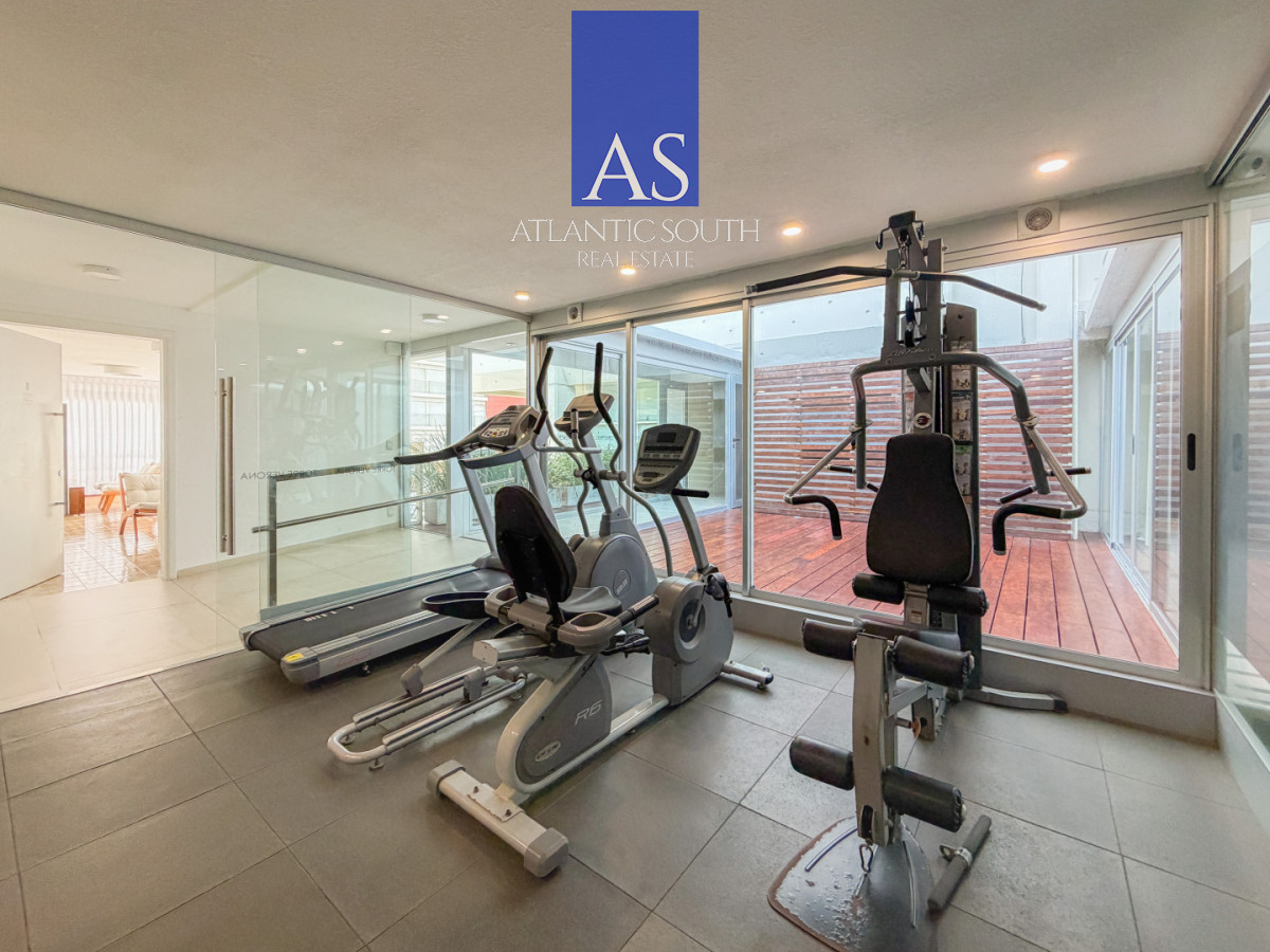 Apartamento ID.4679 - Apartamento en venta 1 dormitorio y medio con garage en Punta del Este