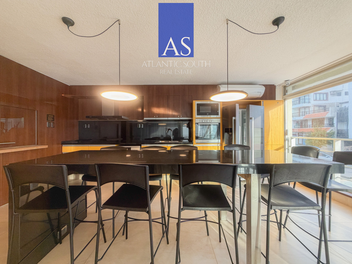 Apartamento ID.4679 - Apartamento en venta 1 dormitorio y medio con garage en Punta del Este