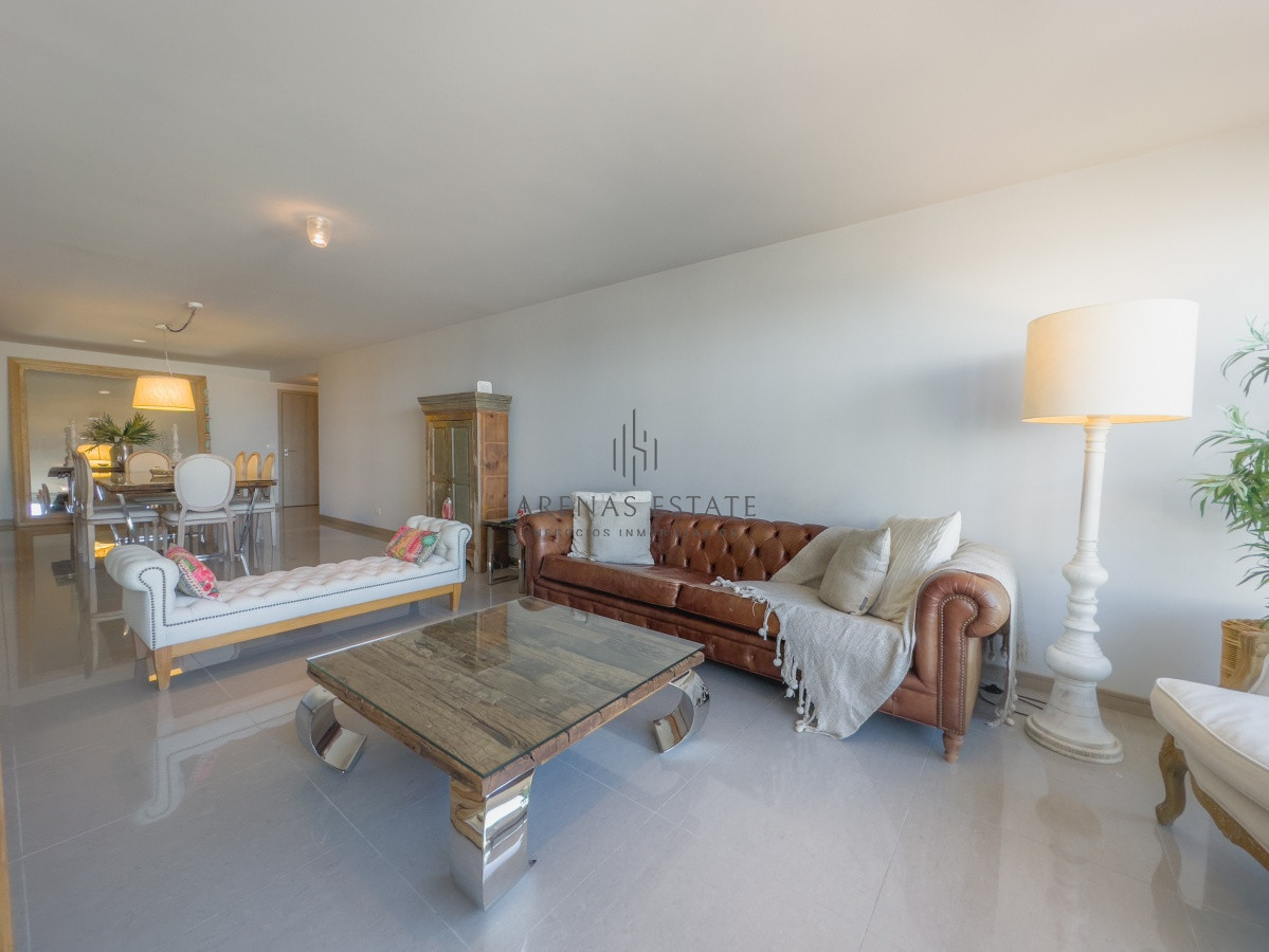 Apartamento ID.2200 - Onix, tres dormitorios con vista playa brava