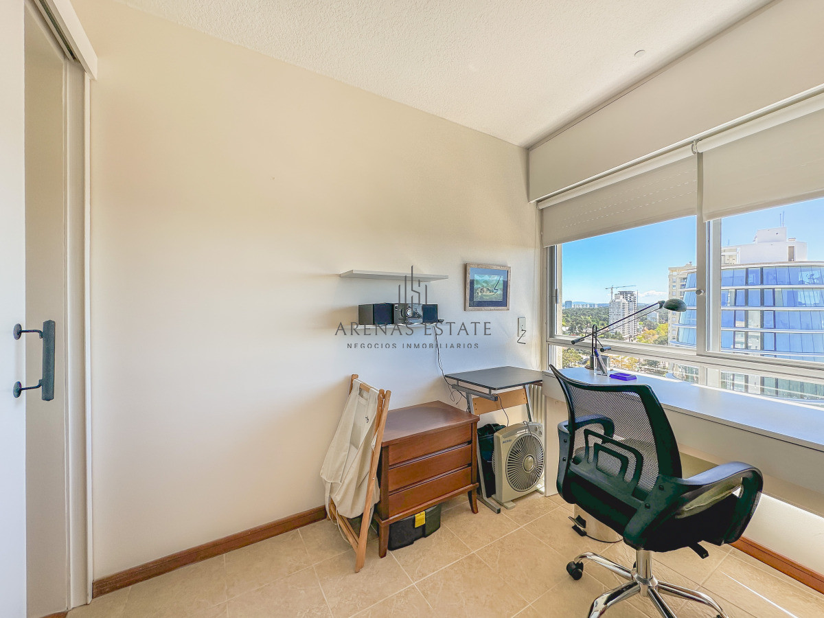 Apartamento ID.4077 - Apartamento en Roosevelt, piso alto, 2 dormitorios más dependencia