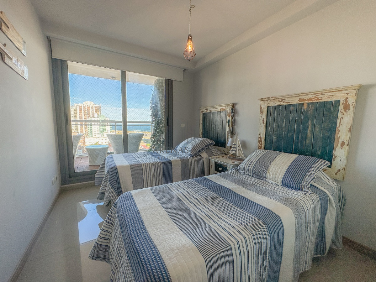 Apartamento ID.2200 - Onix, tres dormitorios con vista playa brava