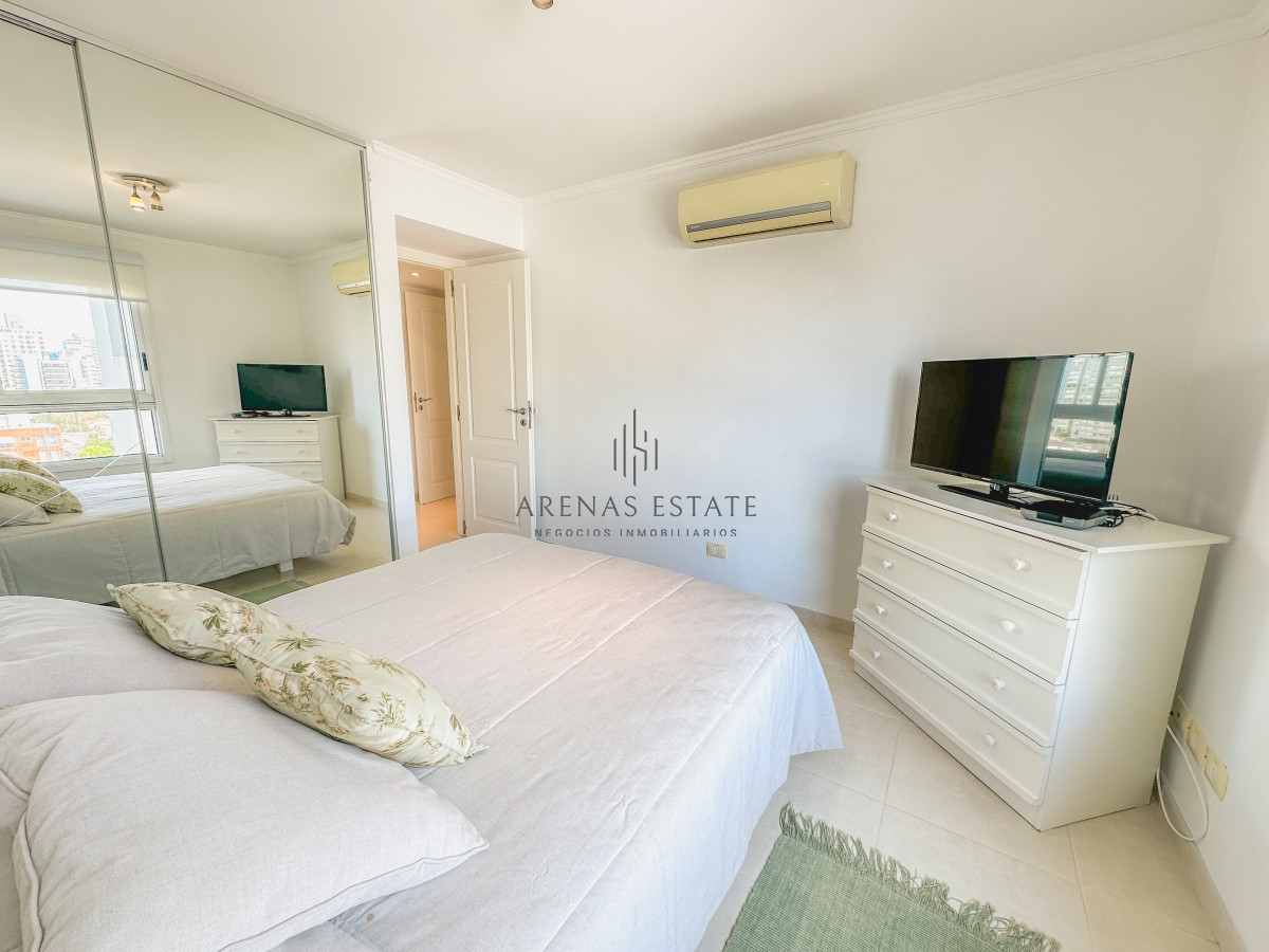 Apartamento ID.3018 - Mansa, apartamento de 3 dormitorios más dependencia con parrillero