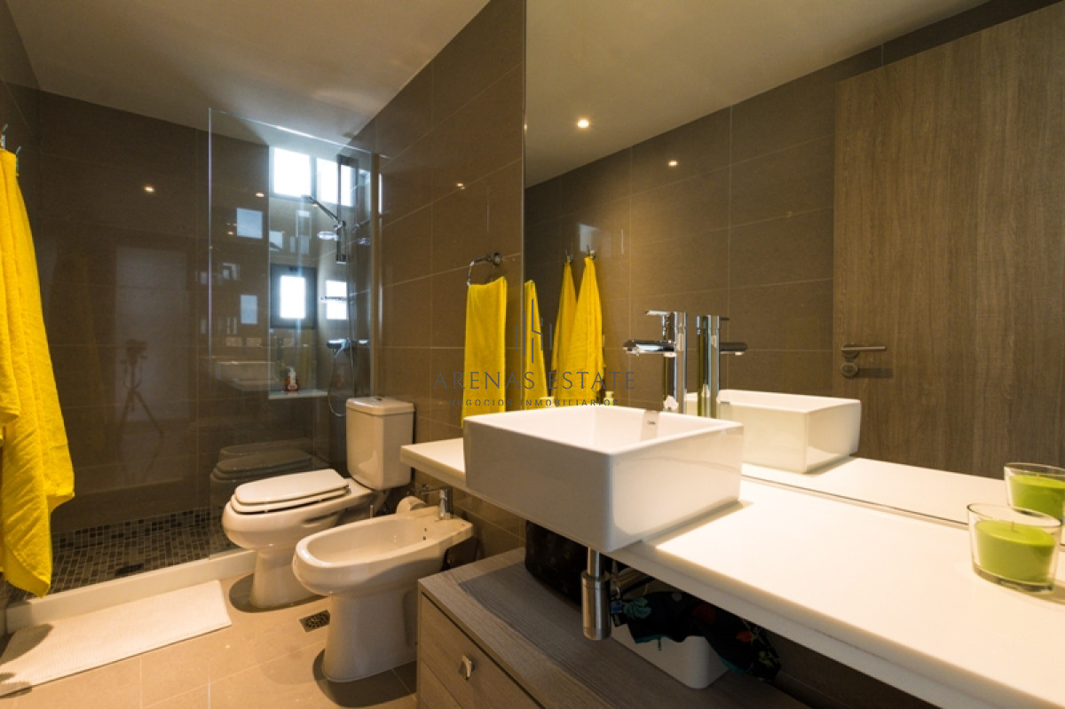 Apartamento ID.753 - Apartamento en venta en Punta del Este ,Piso alto en Mansa