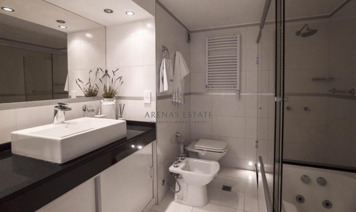 Apartamento ID.749 - Apartamento en venta frente al Puerto, Punta del Este 