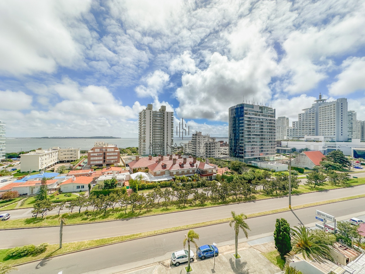 Apartamento ID.3018 - Mansa, apartamento de 3 dormitorios más dependencia con parrillero