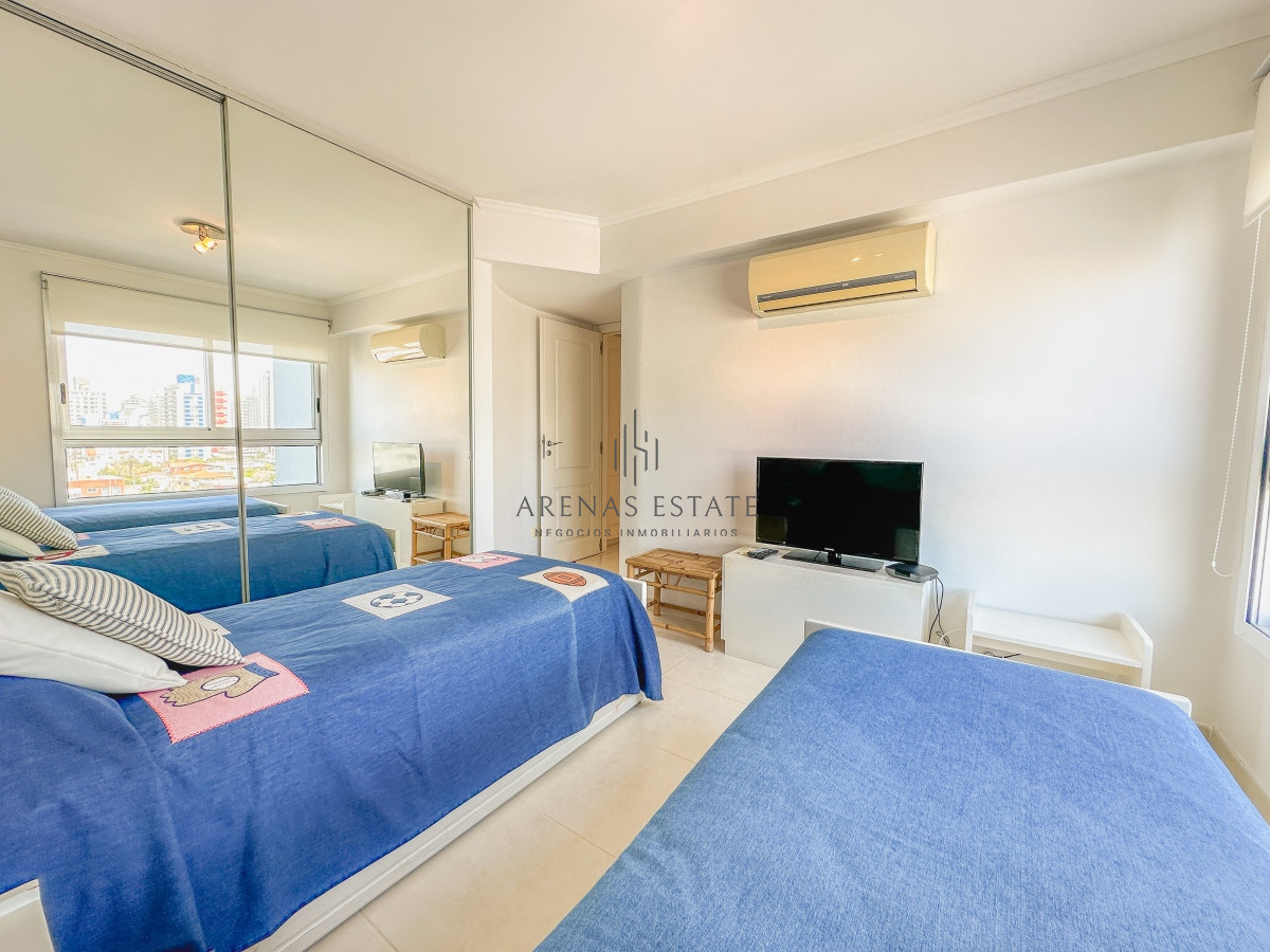 Apartamento ID.3018 - Mansa, apartamento de 3 dormitorios más dependencia con parrillero