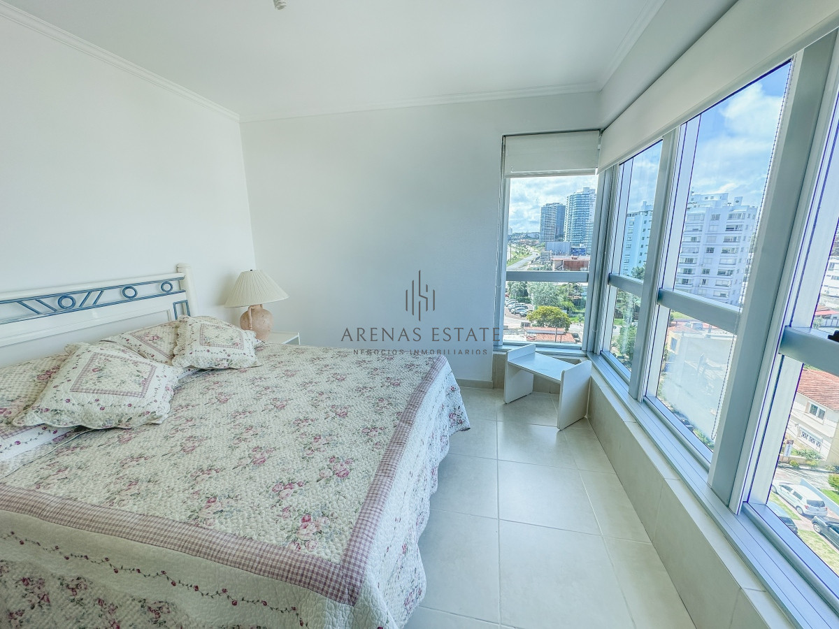 Apartamento ID.3018 - Mansa, apartamento de 3 dormitorios más dependencia con parrillero