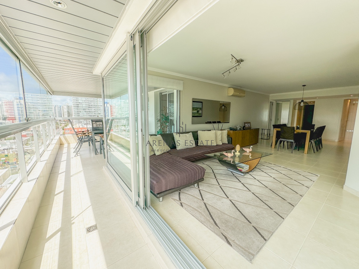 Apartamento ID.3018 - Mansa, apartamento de 3 dormitorios más dependencia con parrillero