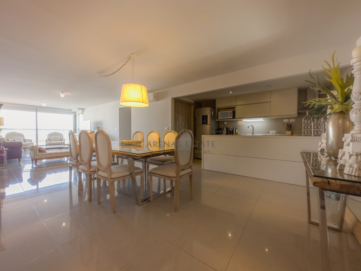 Apartamento ID.2200 - Onix, tres dormitorios con vista playa brava