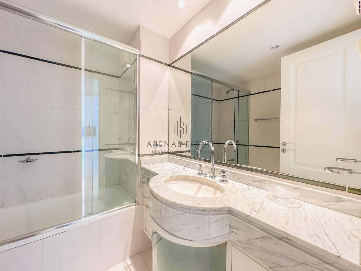 Apartamento ID.3018 - Mansa, apartamento de 3 dormitorios más dependencia con parrillero