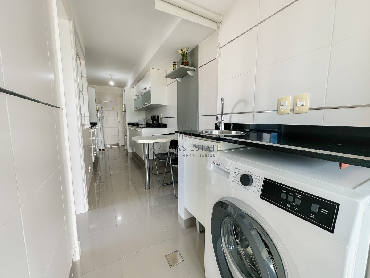Apartamento ID.3018 - Mansa, apartamento de 3 dormitorios más dependencia con parrillero