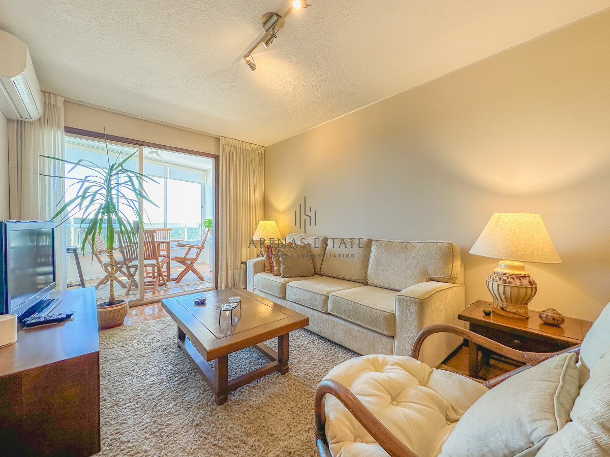 Apartamento ID.4077 - Apartamento en Roosevelt, piso alto, 2 dormitorios más dependencia