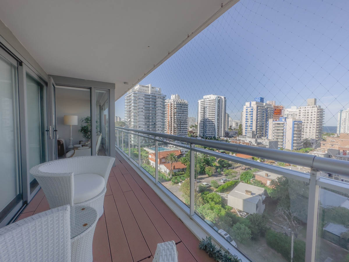 Apartamento ID.2200 - Onix, tres dormitorios con vista playa brava
