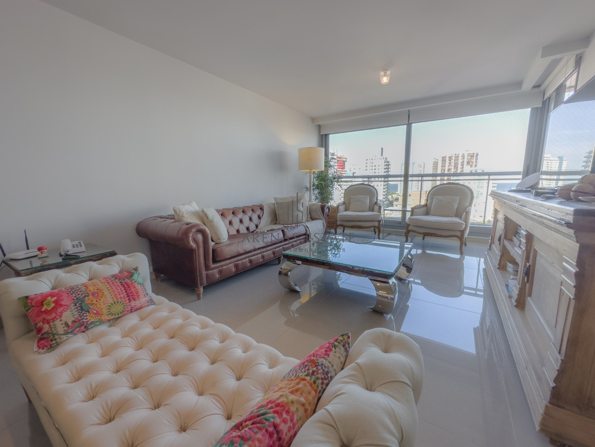 Apartamento ID.2200 - Onix, tres dormitorios con vista playa brava