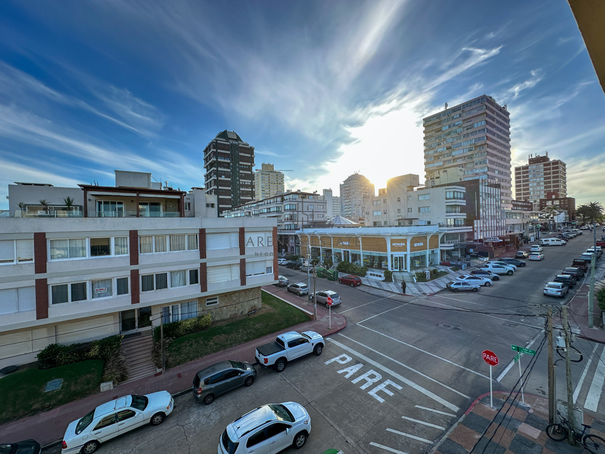 Apartamento ID.3697 - Peninsula, apartamento en venta de dos dormitorios con garage