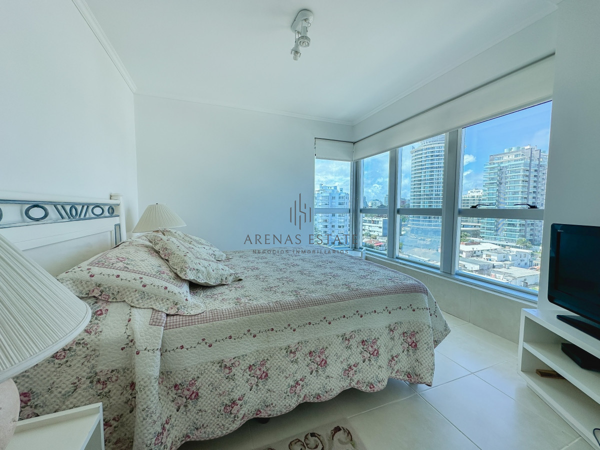 Apartamento ID.3018 - Mansa, apartamento de 3 dormitorios más dependencia con parrillero