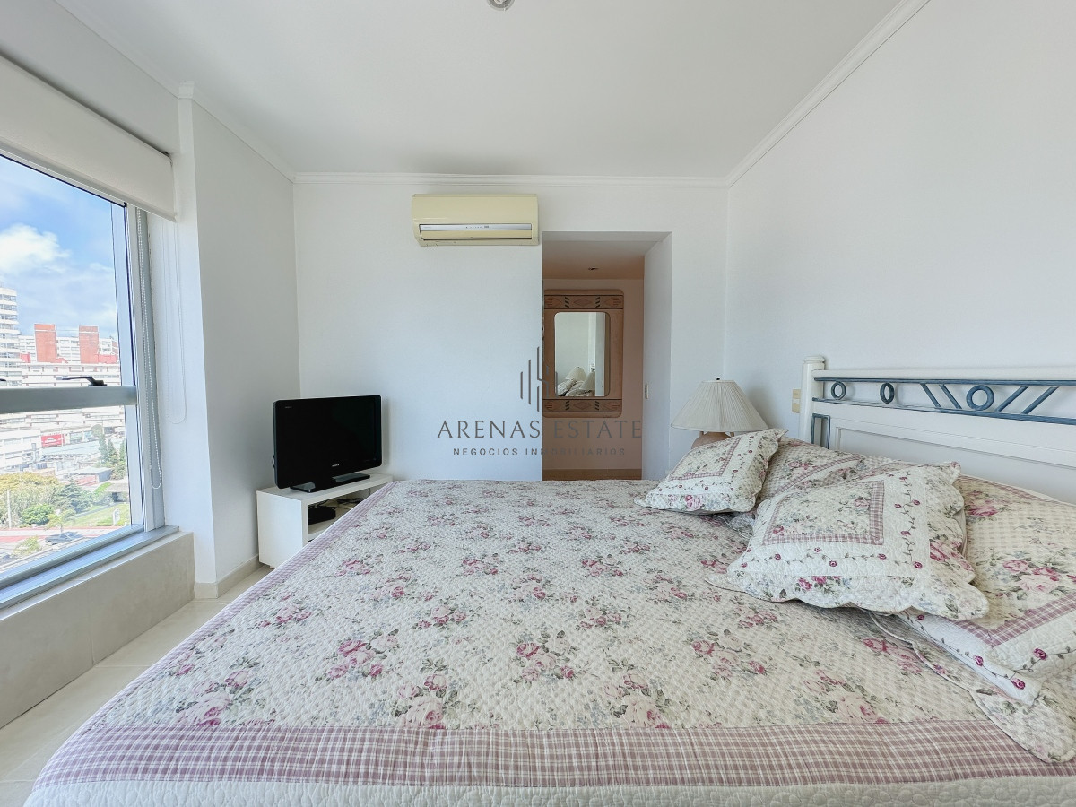 Apartamento ID.3018 - Mansa, apartamento de 3 dormitorios más dependencia con parrillero
