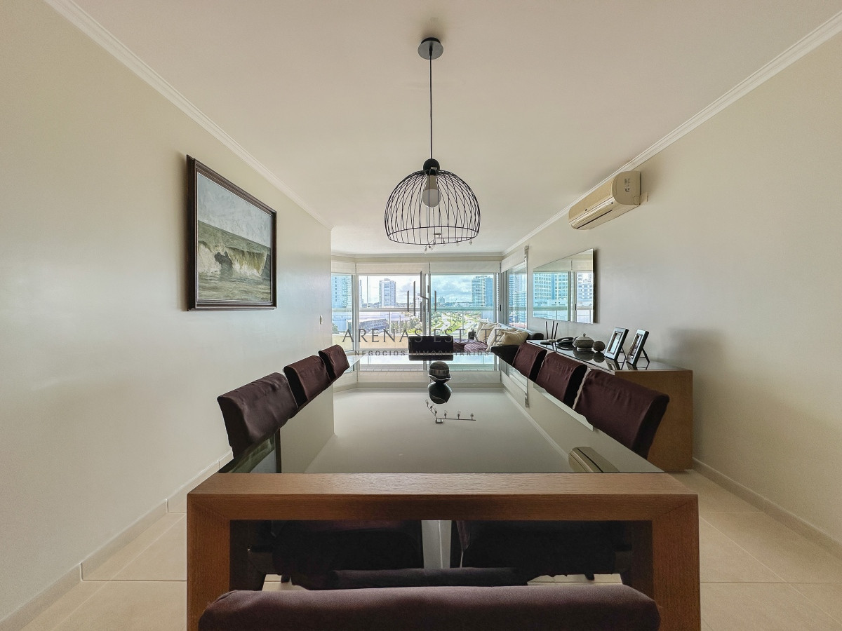 Apartamento ID.3018 - Mansa, apartamento de 3 dormitorios más dependencia con parrillero
