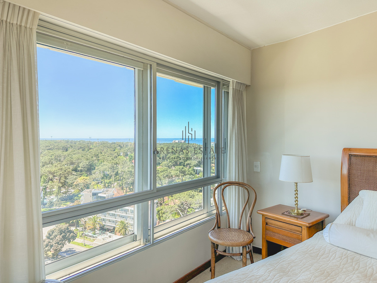 Apartamento ID.4077 - Apartamento en Roosevelt, piso alto, 2 dormitorios más dependencia