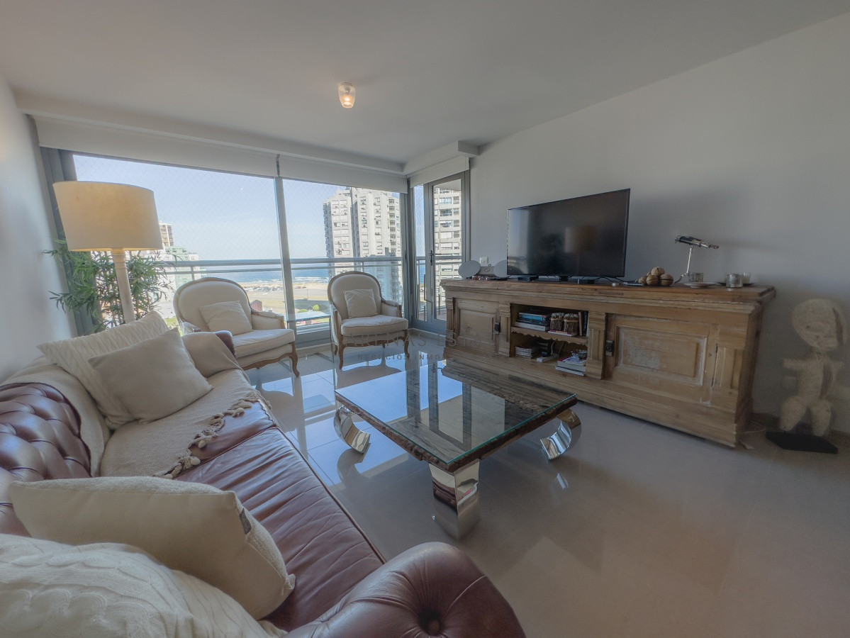 Apartamento ID.2200 - Onix, tres dormitorios con vista playa brava