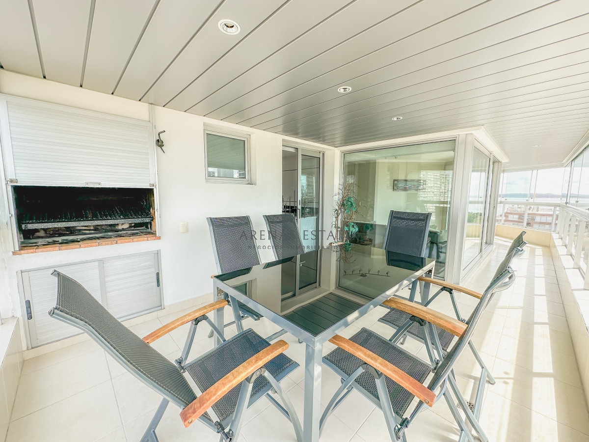 Apartamento ID.3018 - Mansa, apartamento de 3 dormitorios más dependencia con parrillero