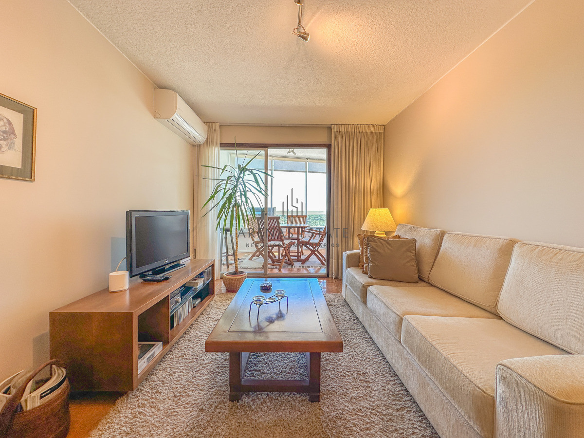 Apartamento ID.4077 - Apartamento en Roosevelt, piso alto, 2 dormitorios más dependencia