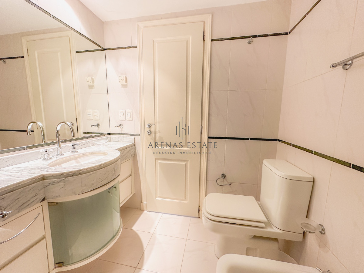 Apartamento ID.3018 - Mansa, apartamento de 3 dormitorios más dependencia con parrillero