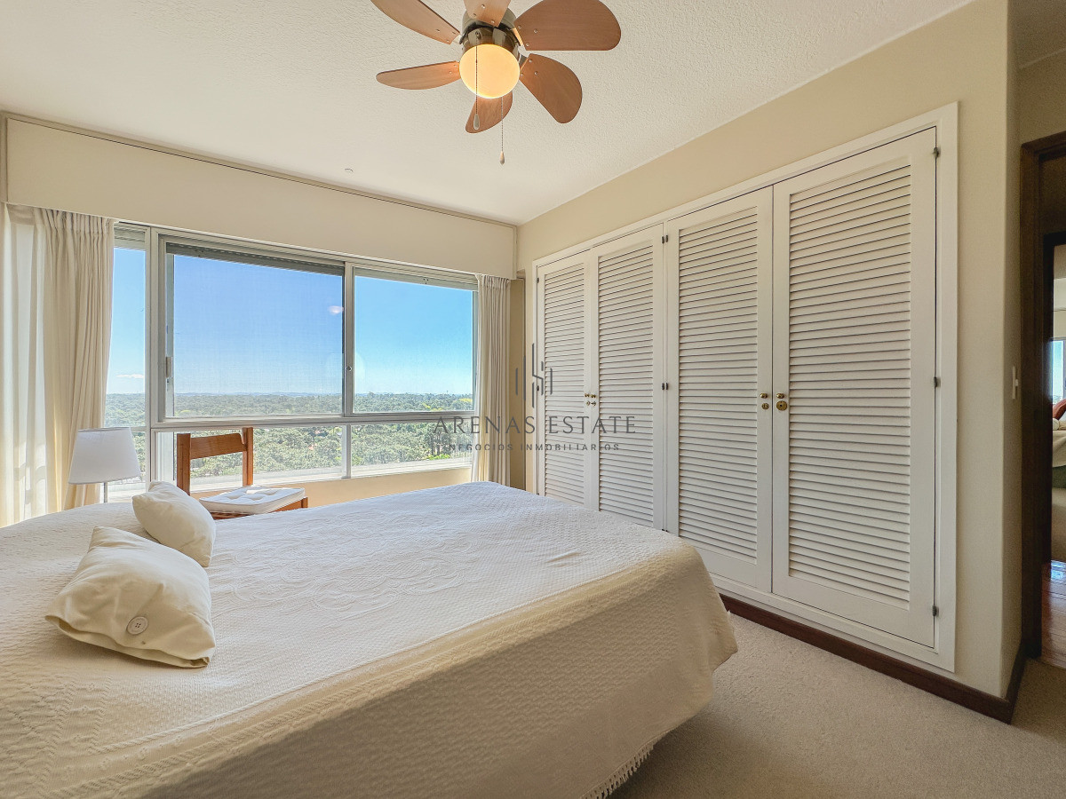 Apartamento ID.4077 - Apartamento en Roosevelt, piso alto, 2 dormitorios más dependencia