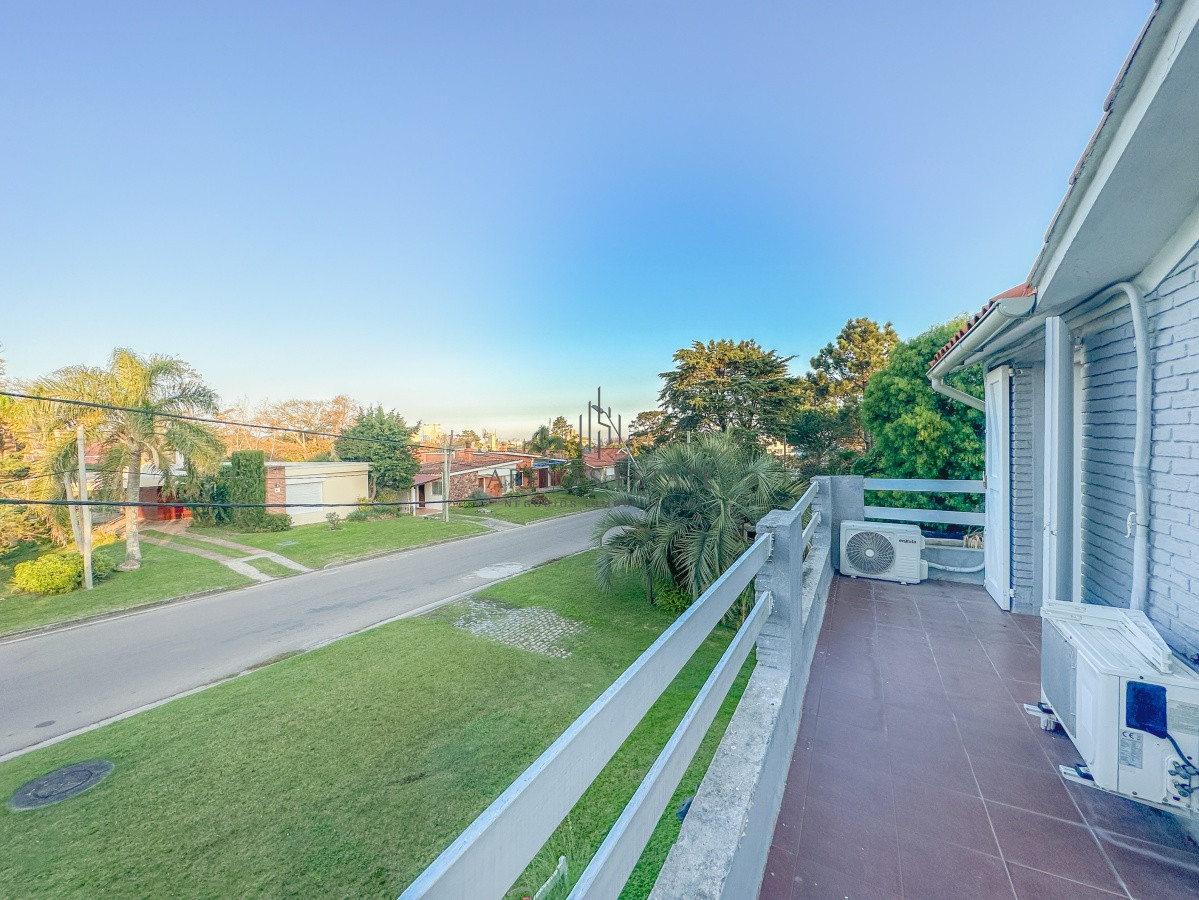 Casa ID.1305 - Casa en Pinares, 4 dormitorios