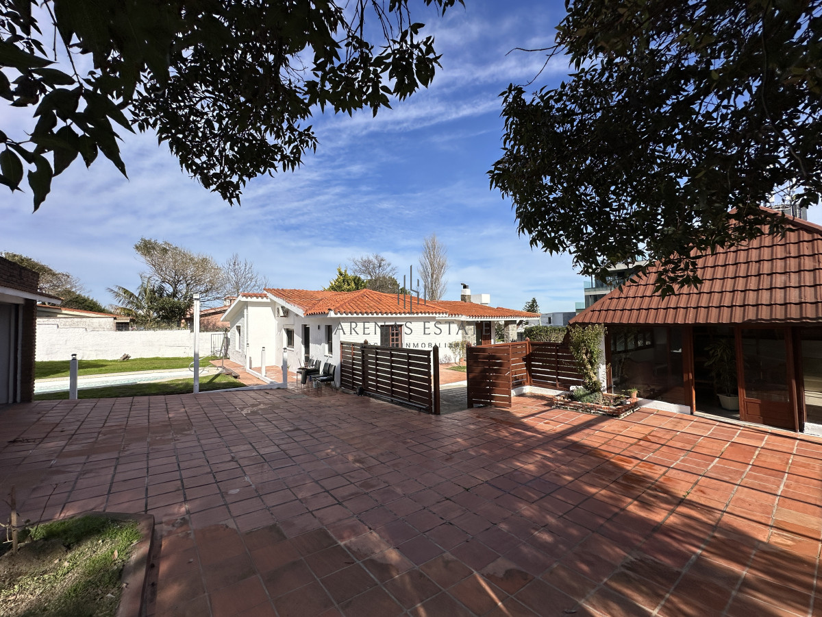 Casa ID.4026 - Casa 3 dormitorios mas dependencia y piscina. Mansa