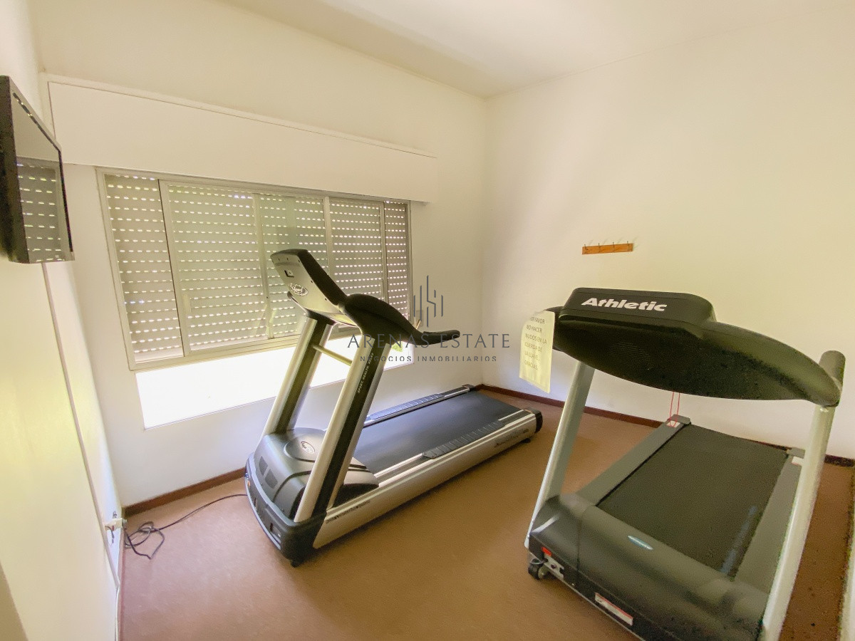 Apartamento ID.4077 - Apartamento en Roosevelt, piso alto, 2 dormitorios más dependencia