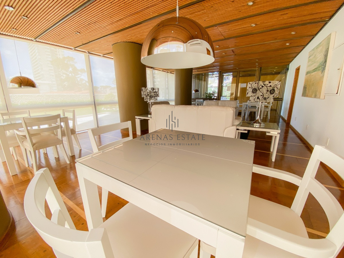 Apartamento ID.4077 - Apartamento en Roosevelt, piso alto, 2 dormitorios más dependencia