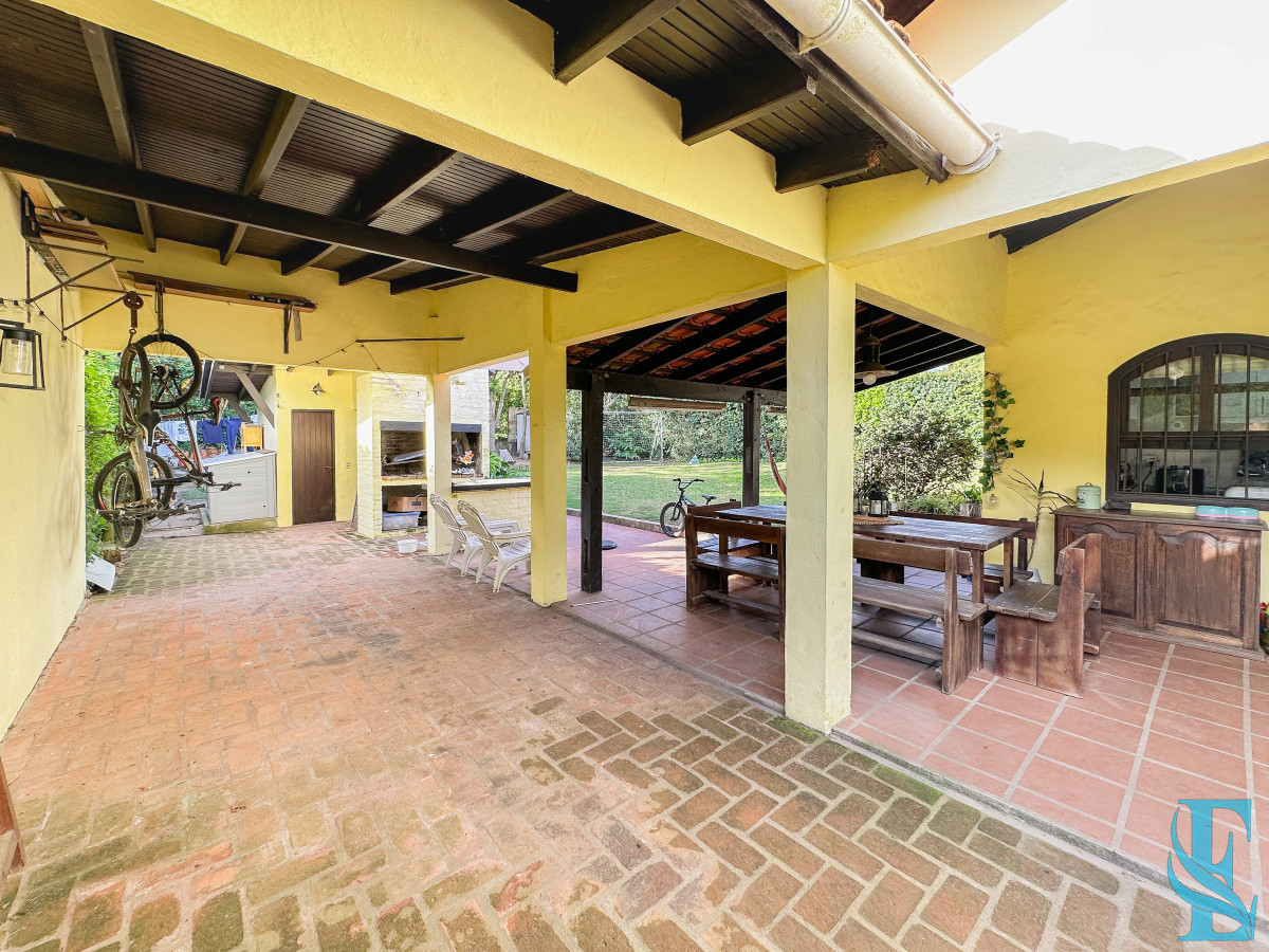 Casa ID.683 - Casa en Pinares, 3 dormitorios más dependencia