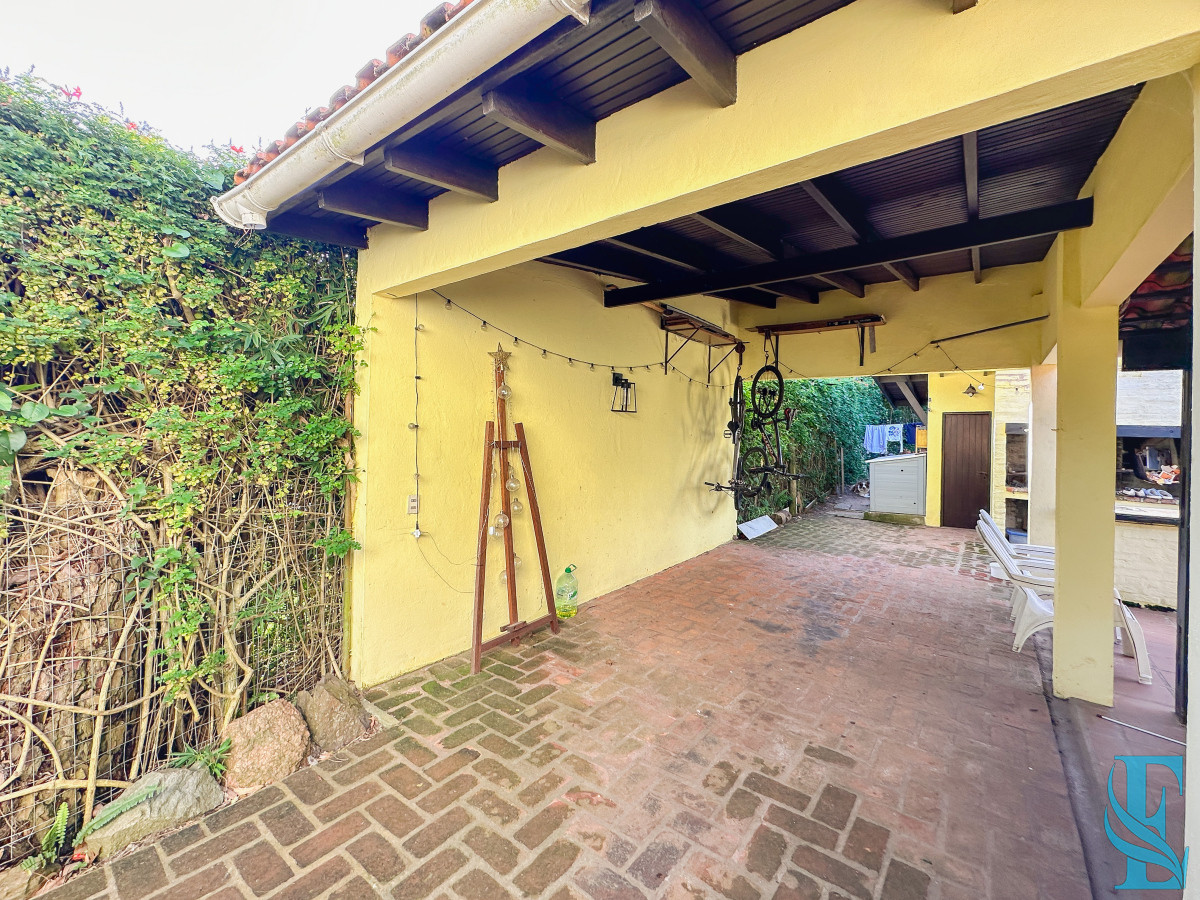 Casa ID.683 - Casa en Pinares, 3 dormitorios más dependencia